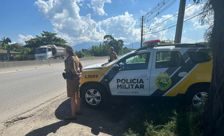Polícia Militar recupera mais de 30 sacos com fertilizantes saqueados de caminhões em Paranaguá