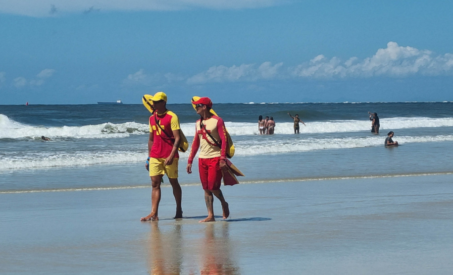 Corpo de Bombeiros foca na prevenção para reduzir ocorrências na Ilha do Mel durante o Verão Maior Paraná