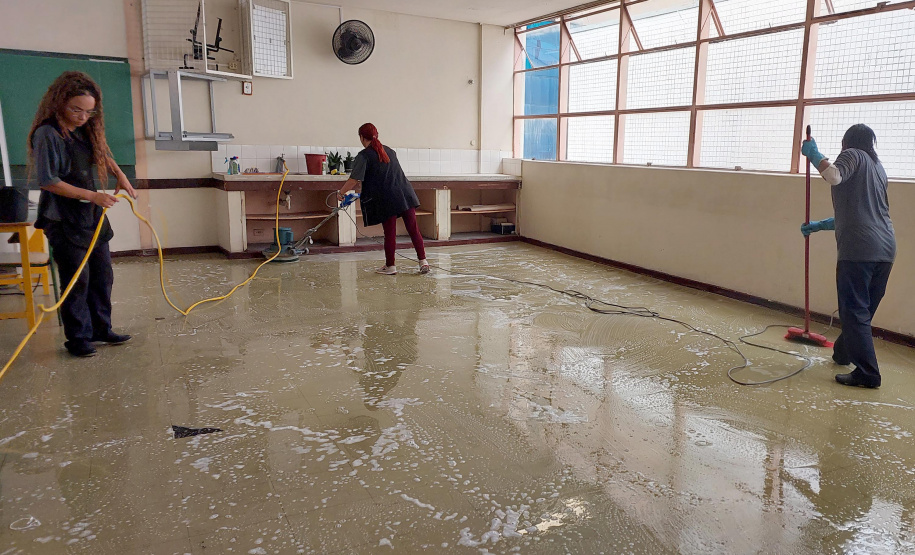 Colégios estaduais se preparam para volta às aulas, que acontece na próxima segunda-feira