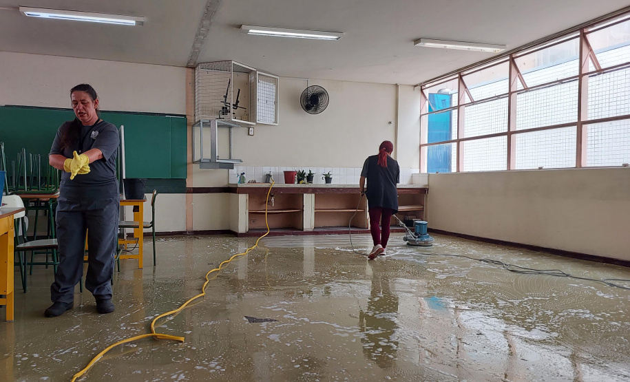 Colégios estaduais se preparam para volta às aulas, que acontece na próxima segunda-feira