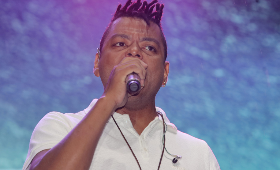 Em clima de pré-Carnaval, Ara Ketu e Sempre Tem espantam a chuva e animam o Litoral