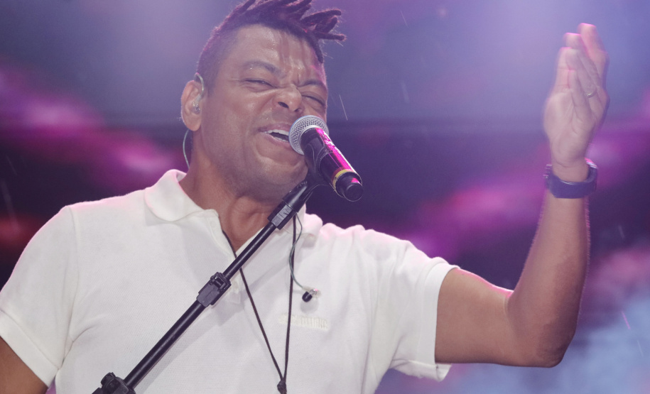 Em clima de pré-Carnaval, Ara Ketu e Sempre Tem espantam a chuva e animam o Litoral