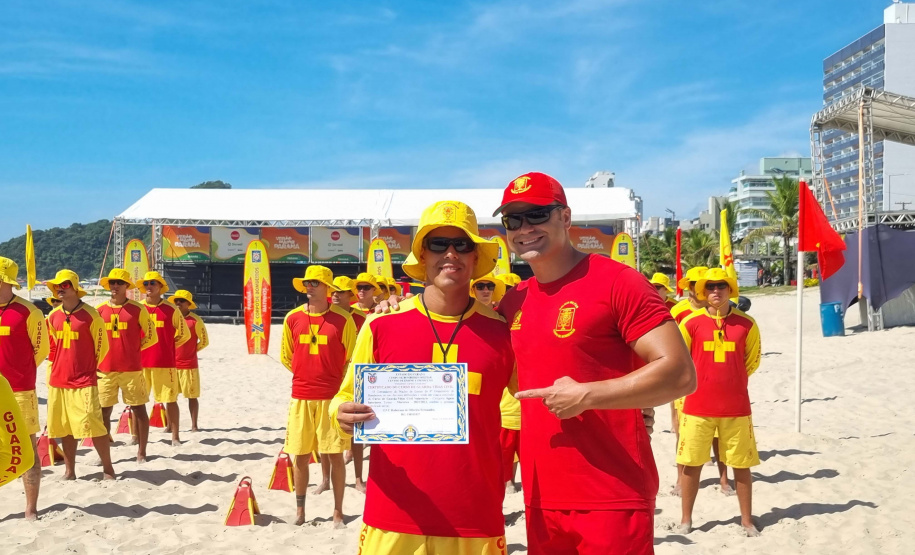 Corpo De Bombeiros forma novos Guarda-Vidas Civil durante o Verão Maior Paraná