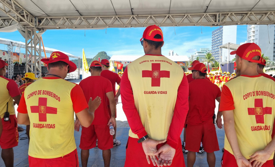 Corpo De Bombeiros forma novos Guarda-Vidas Civil durante o Verão Maior Paraná