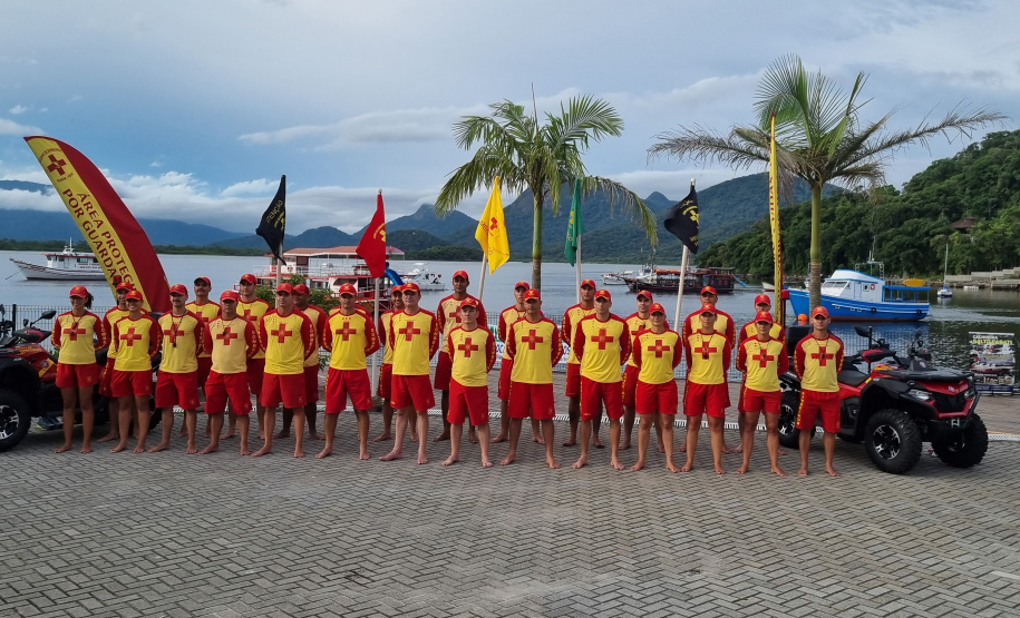 1 de 1.220 Corpo de Bombeiros forma nova turma de guarda-vidas militares no Li toral
