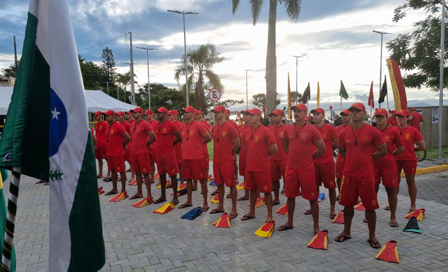 1 de 1.220 Corpo de Bombeiros forma nova turma de guarda-vidas militares no Li toral
