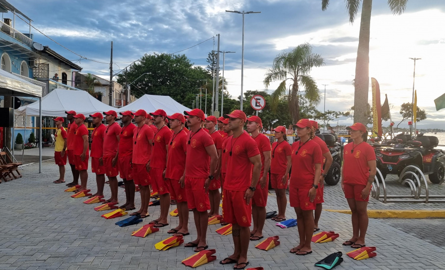1 de 1.220 Corpo de Bombeiros forma nova turma de guarda-vidas militares no Li toral