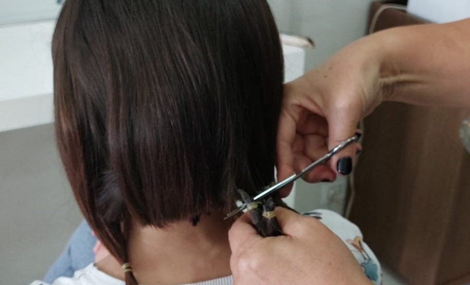 Em ação inédita, mulheres privadas de liberdade doam os próprios cabelos para pacientes em tratamento contra o cânce