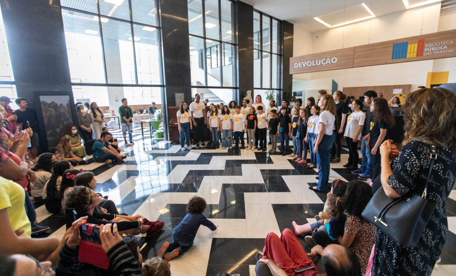 Biblioteca Pública promove “Carnateca” com roda de samba e atividades para as crianças