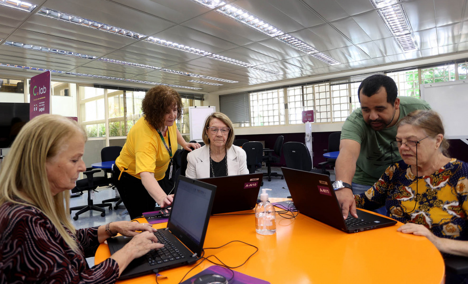 Ação da Celepar, inclusão social e digital de idosos é premiada e se torna referência no País