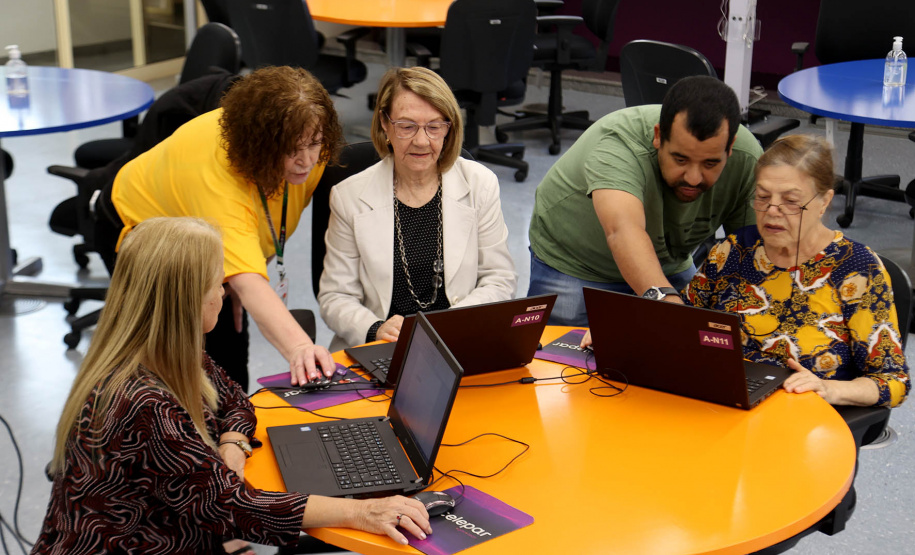 Ação da Celepar, inclusão social e digital de idosos é premiada e se torna referência no País