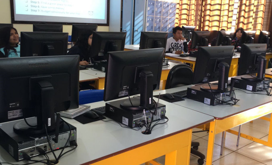 Paraná é líder do ranking nacional em oferta de computadores e conectividade entre as redes estaduais de ensino