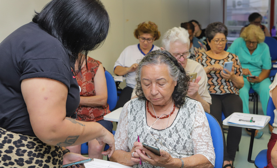 Curitiba, 08 de fevereiro de 2023 - Curso de smartfone para a terceira idade promovido pelo Celepar no Paraná Previdência.