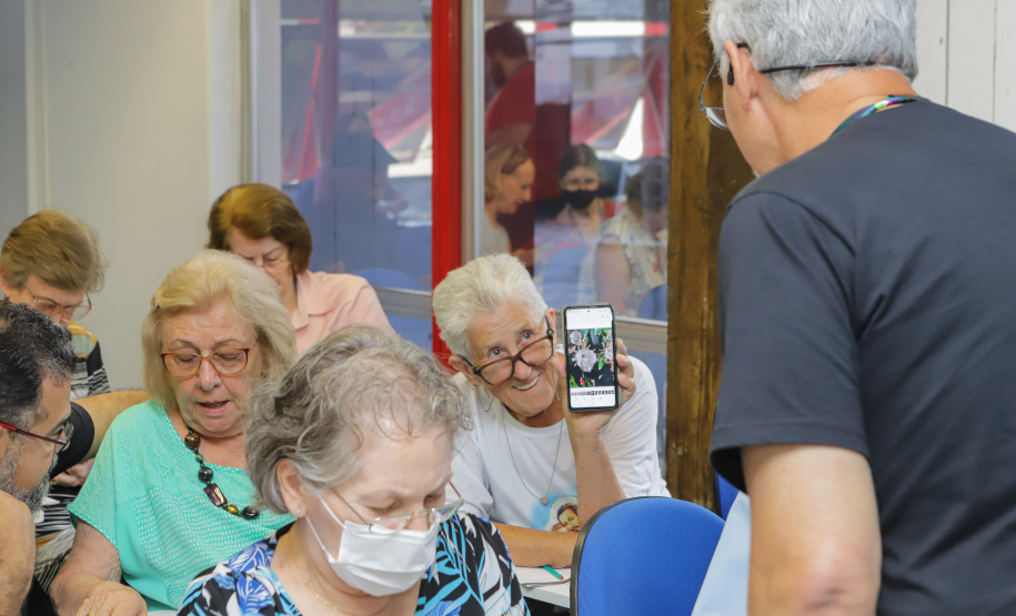 Curitiba, 08 de fevereiro de 2023 - Curso de smartfone para a terceira idade promovido pelo Celepar no Paraná Previdência.