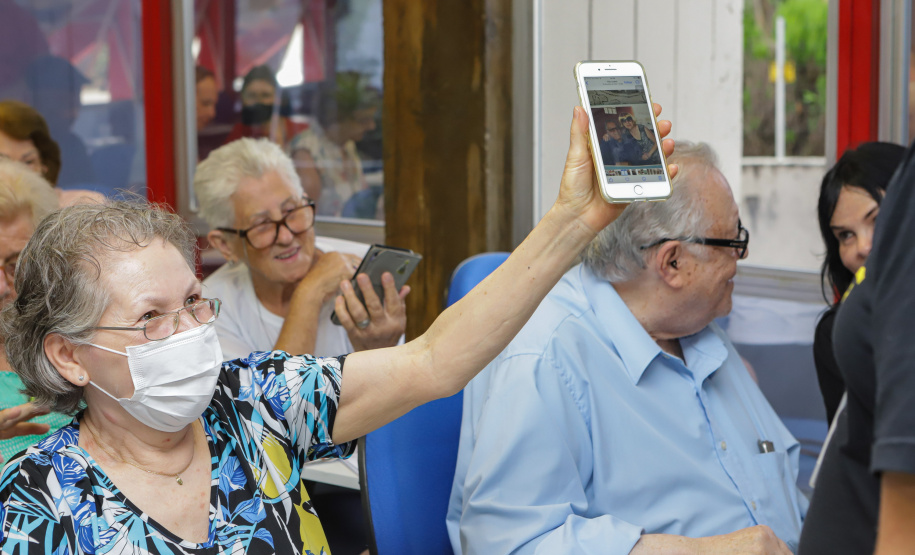 Curitiba, 08 de fevereiro de 2023 - Curso de smartfone para a terceira idade promovido pelo Celepar no Paraná Previdência.