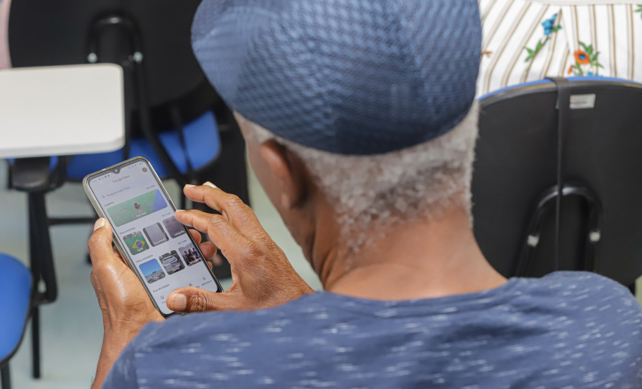 Curitiba, 08 de fevereiro de 2023 - Curso de smartfone para a terceira idade promovido pelo Celepar no Paraná Previdência.