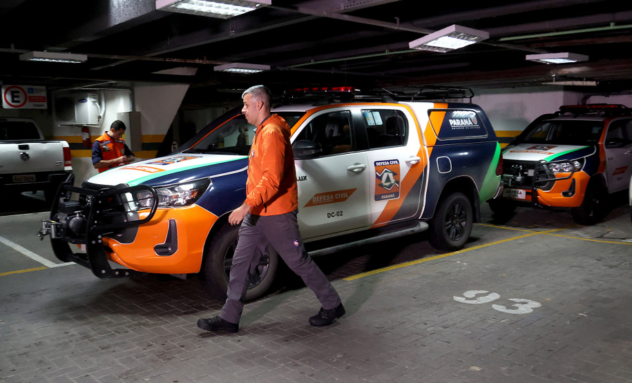Equipe da Defesa Cvil do Paraná embarca para Sao Paulo para auxiliar na documentação dos municípios atingidos pelas chuvas durante o Carnaval. A equipe é composta pelo Major Daniel Lorenzetto, capitão Anderson Gomes das Neves e o cabo Silvio de Araujo Correa.