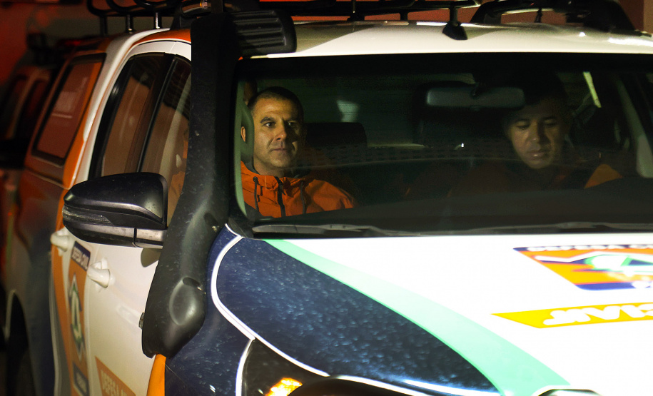 Equipe da Defesa Cvil do Paraná embarca para Sao Paulo para auxiliar na documentação dos municípios atingidos pelas chuvas durante o Carnaval. A equipe é composta pelo Major Daniel Lorenzetto, capitão Anderson Gomes das Neves e o cabo Silvio de Araujo Correa.