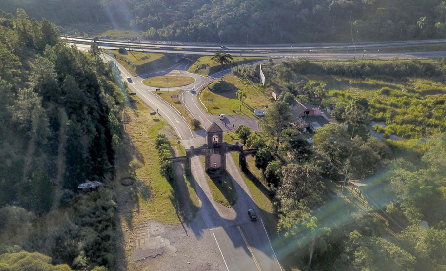 Com ação rápida após as chuvas, Estado volta a liberar tráfego na Estrada da Graciosa