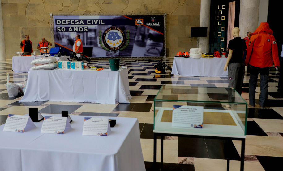 Exposição no Palácio Iguaçu comemora 50 anos da Defesa Civil do Paraná