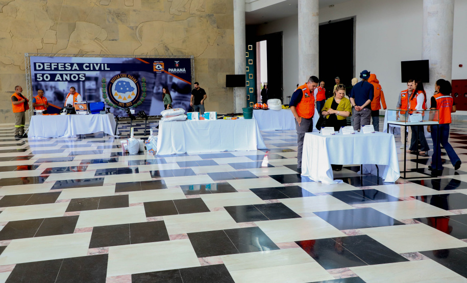 Exposição no Palácio Iguaçu comemora 50 anos da Defesa Civil do Paraná