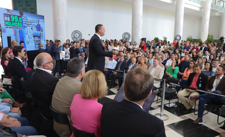 O governador Carlos Massa Ratinho Junior assinou nesta sexta-feira (3) o repasse de R$ 99,5 milhões para investimentos em diversas áreas da saúde do município de Curitiba.