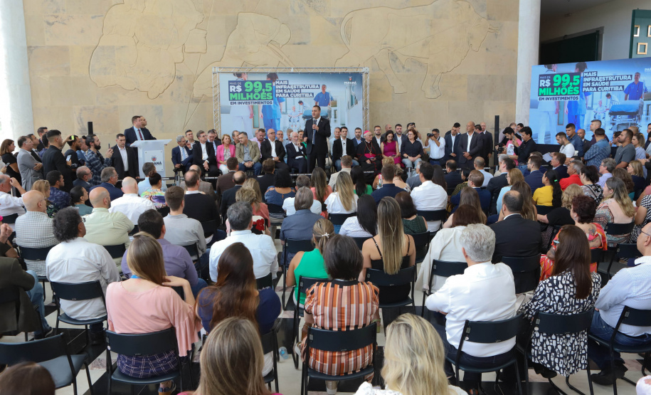 O governador Carlos Massa Ratinho Junior assinou nesta sexta-feira (3) o repasse de R$ 99,5 milhões para investimentos em diversas áreas da saúde do município de Curitiba.