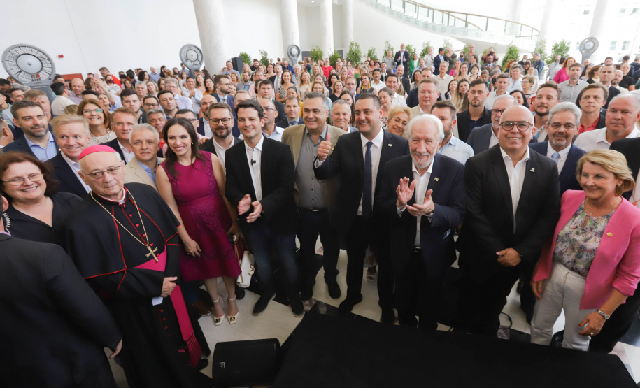 O governador Carlos Massa Ratinho Junior assinou nesta sexta-feira (3) o repasse de R$ 99,5 milhões para investimentos em diversas áreas da saúde do município de Curitiba.