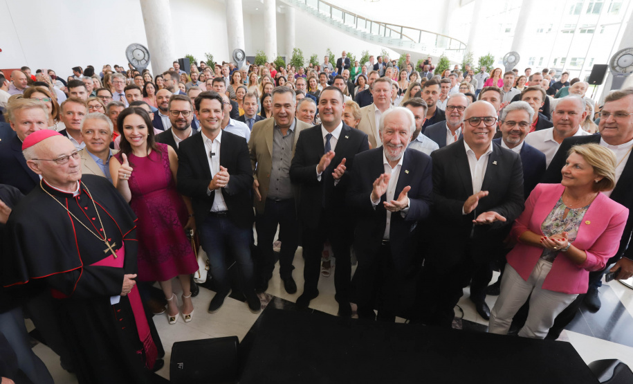 O governador Carlos Massa Ratinho Junior assinou nesta sexta-feira (3) o repasse de R$ 99,5 milhões para investimentos em diversas áreas da saúde do município de Curitiba.