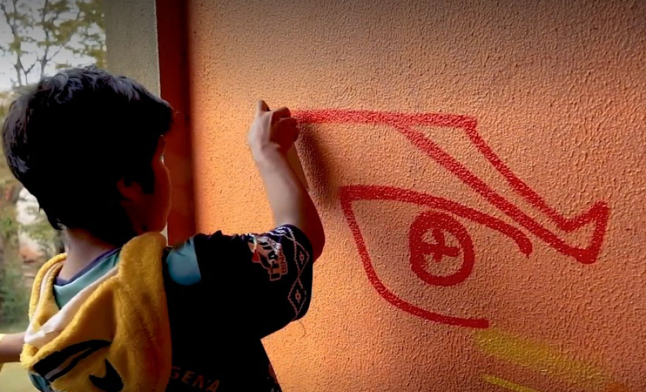Oficina de grafitti estimula frequência escolar e fortalece cultura indígena em escola no oeste do estado