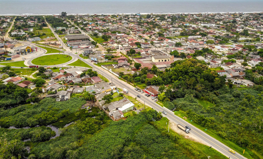 Outra importante obra no Litoral será a duplicação dos 12,8 quilômetros do trecho paranaense da rodovia entre Guaratuba e a cidade catarinense de Garuva.