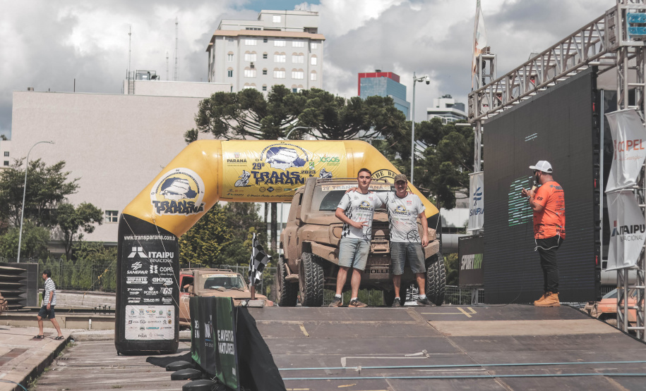 Mais de 1.200 pessoas acompanharam a festa de premiação do Rally Transparaná