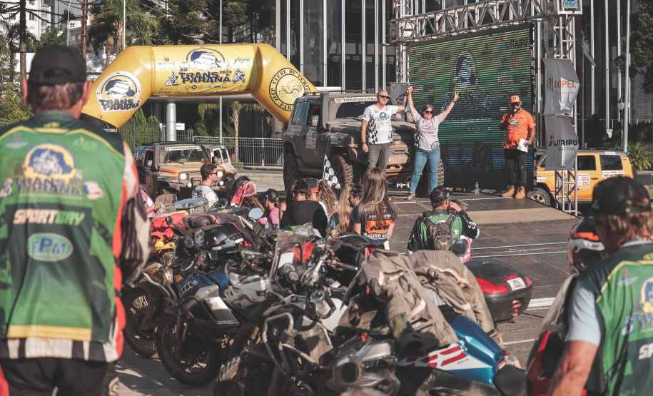 Mais de 1.200 pessoas acompanharam a festa de premiação do Rally Transparaná