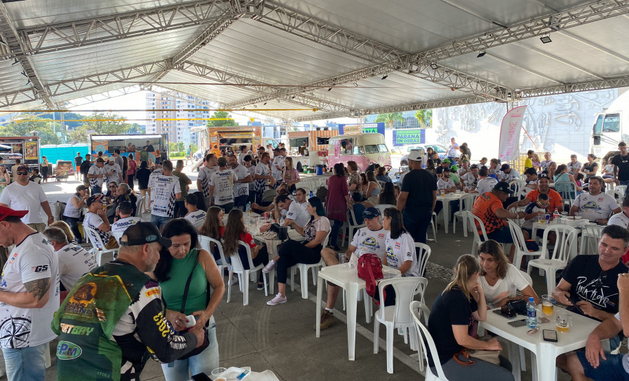 Mais de 1.200 pessoas acompanharam a festa de premiação do Rally Transparaná
