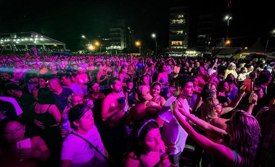 Show de Maria Cecília e Rodolfo em Matinhos