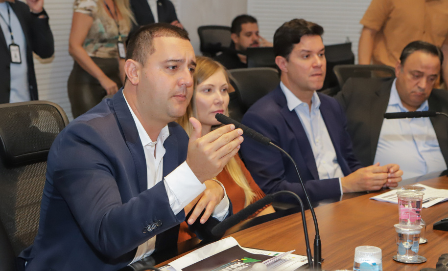 governador Carlos Massa Ratinho Junior anunciou nesta terça-feira (07) um pacote bilionário de investimentos em infraestrutura em diversas regiões do Paraná.