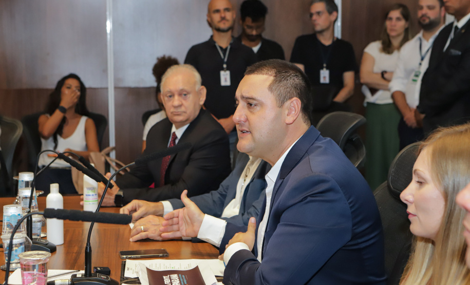 governador Carlos Massa Ratinho Junior anunciou nesta terça-feira (07) um pacote bilionário de investimentos em infraestrutura em diversas regiões do Paraná.