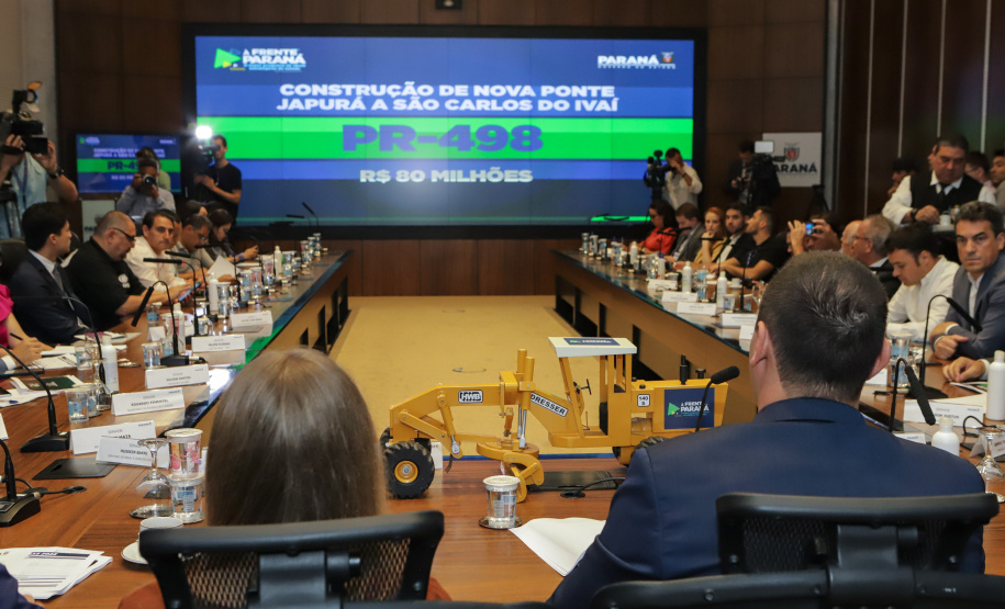 governador Carlos Massa Ratinho Junior anunciou nesta terça-feira (07) um pacote bilionário de investimentos em infraestrutura em diversas regiões do Paraná.