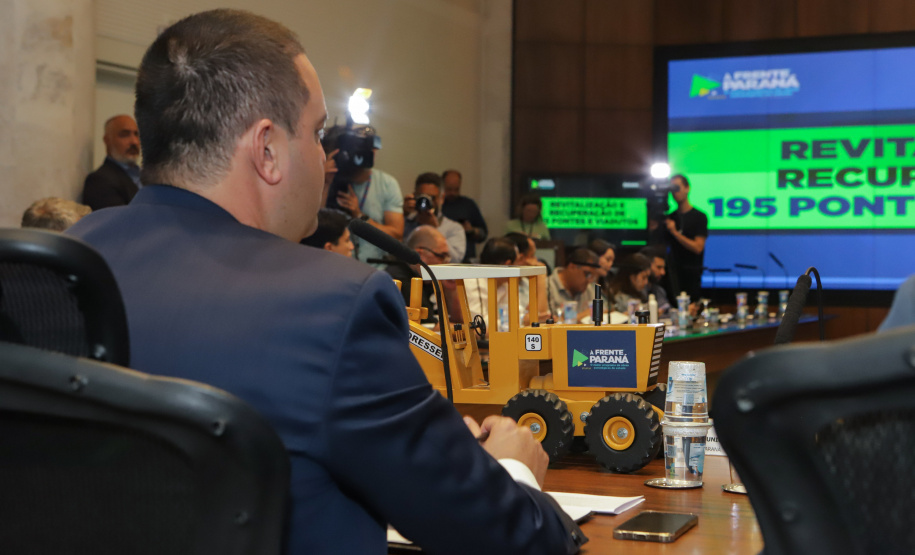 governador Carlos Massa Ratinho Junior anunciou nesta terça-feira (07) um pacote bilionário de investimentos em infraestrutura em diversas regiões do Paraná.