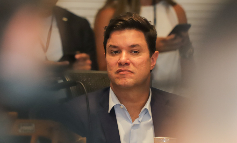 governador Carlos Massa Ratinho Junior anunciou nesta terça-feira (07) um pacote bilionário de investimentos em infraestrutura em diversas regiões do Paraná.