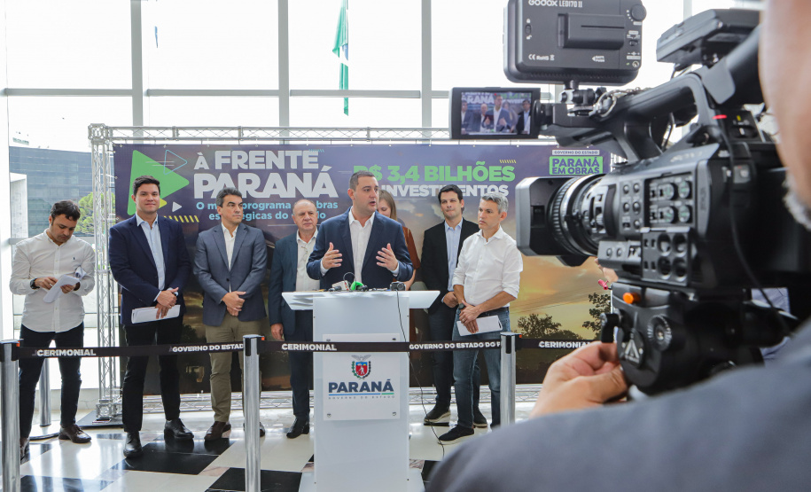 governador Carlos Massa Ratinho Junior anunciou nesta terça-feira (07) um pacote bilionário de investimentos em infraestrutura em diversas regiões do Paraná.