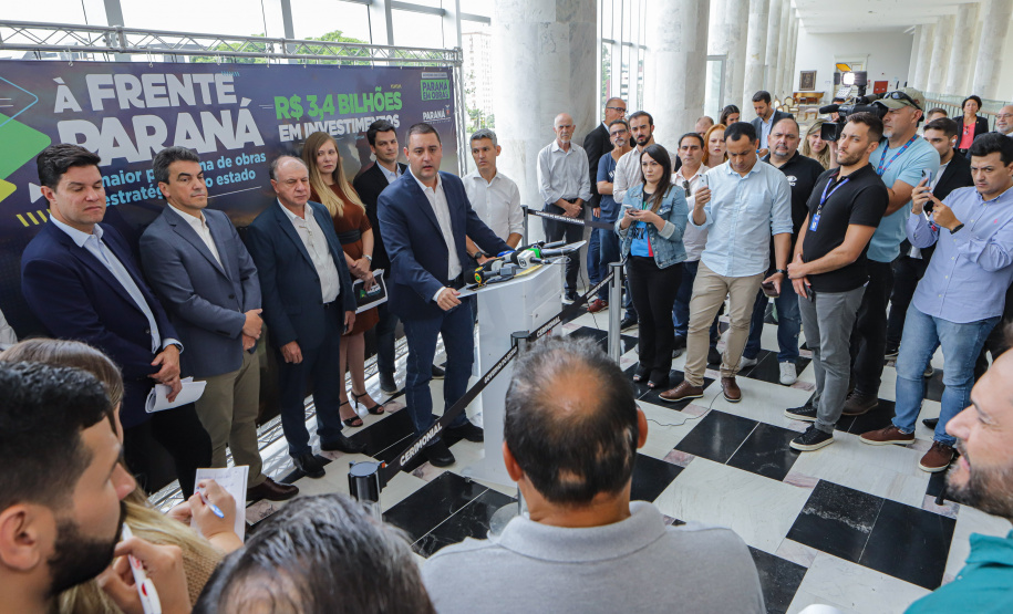 governador Carlos Massa Ratinho Junior anunciou nesta terça-feira (07) um pacote bilionário de investimentos em infraestrutura em diversas regiões do Paraná.