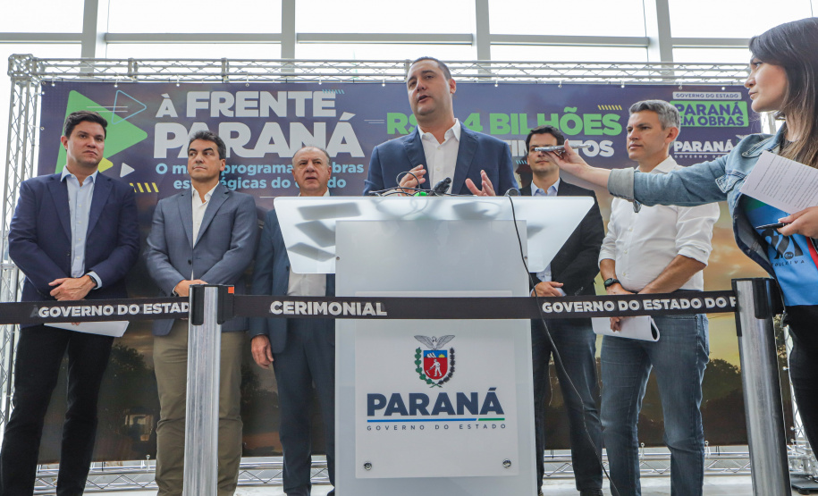 governador Carlos Massa Ratinho Junior anunciou nesta terça-feira (07) um pacote bilionário de investimentos em infraestrutura em diversas regiões do Paraná.