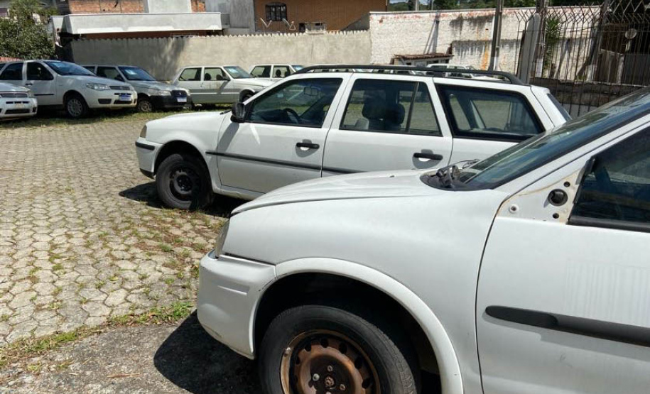 Governo promove leilão de veículos e sucatas de automóveis
