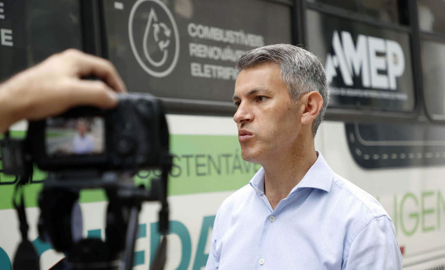 Apresentação do ônibus a gás