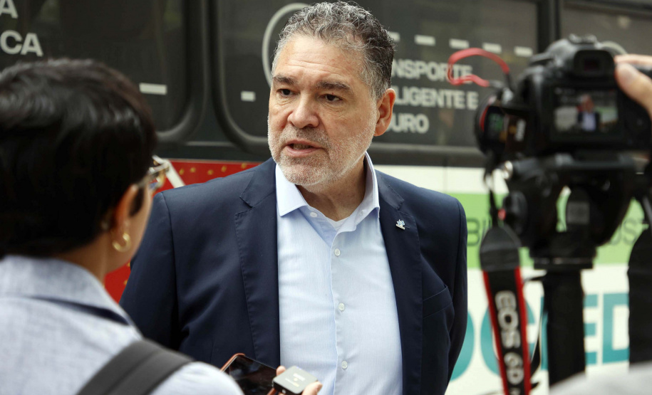 Apresentação do ônibus a gás