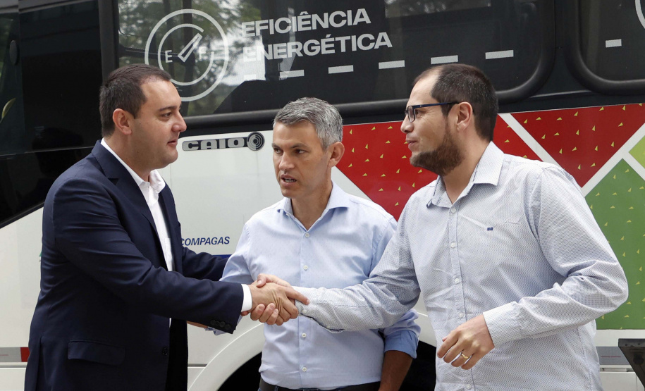 Apresentação do ônibus a gás