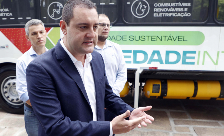 Apresentação do ônibus a gás