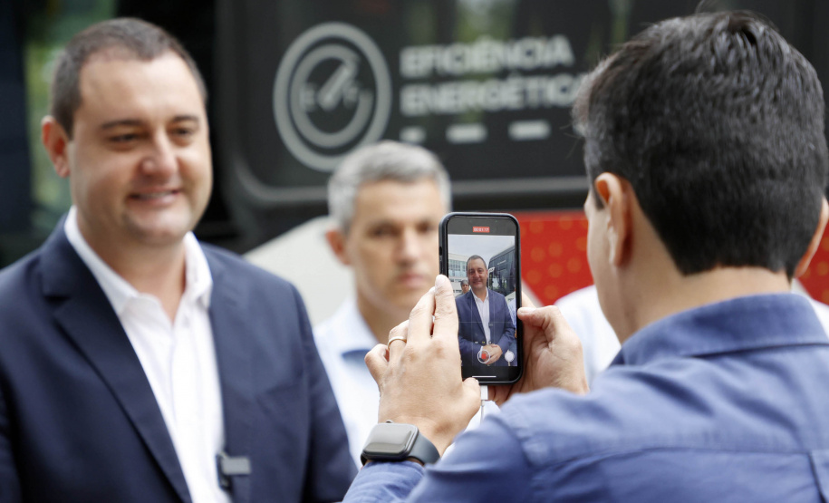 Apresentação do ônibus a gás