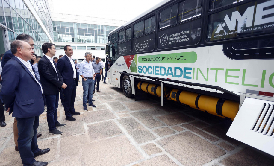 Apresentação do ônibus a gás